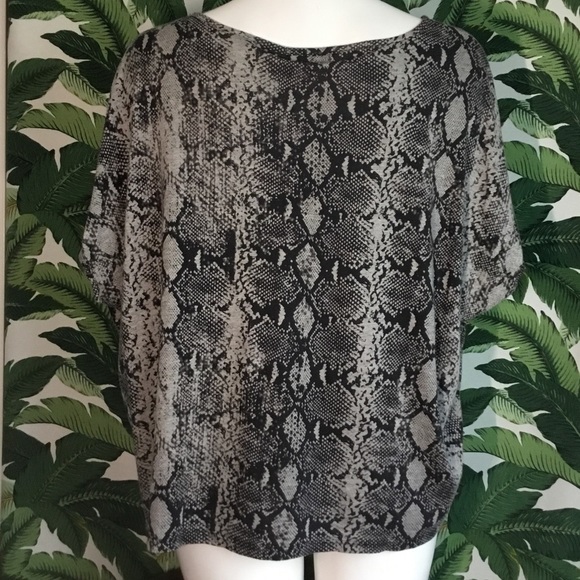 MICHAEL stars Snake print Soft boxy Loose fit T-shirt blouse Women's - Picture 5 of 11